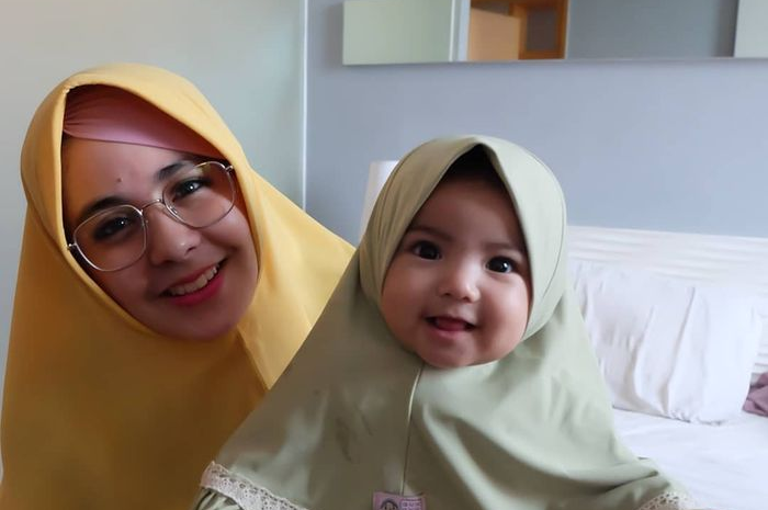 Risty Tagor dan anak ketiganya