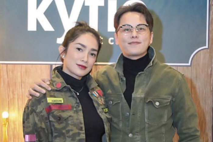 Ussy Sulistiawaty, Andhika Pratama