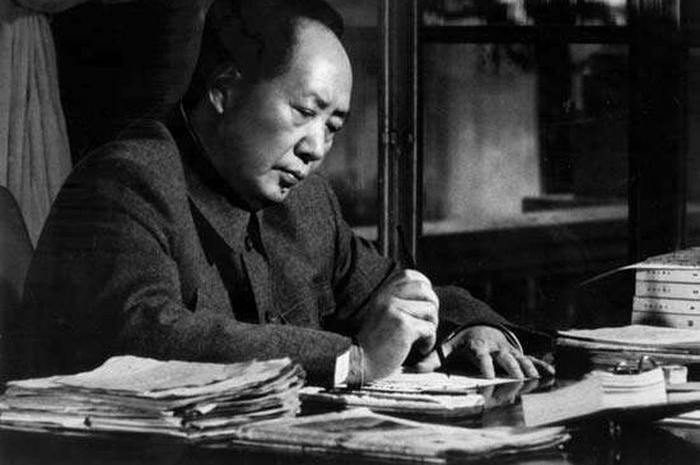 Mao Zedong dan sebelum Partai Komunis China berkuasa di China.
