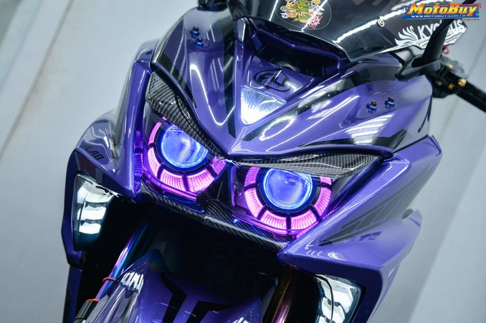 Pasang headlamp proyektor 