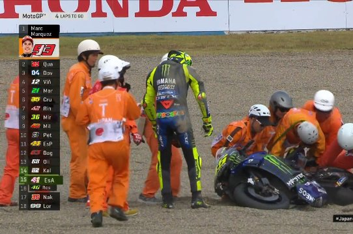 Pembalap senior Valentino Rossi tersungkur akibat lowside ketika race di MotoGP Jepang 2019 di sirkuit Twin Ring Motegi  menyisahkan 4 lap lagi.