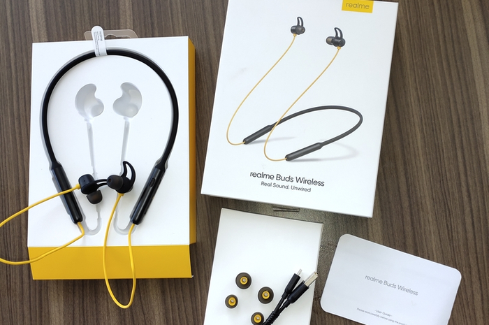 isi paket realme Buds Wireless
