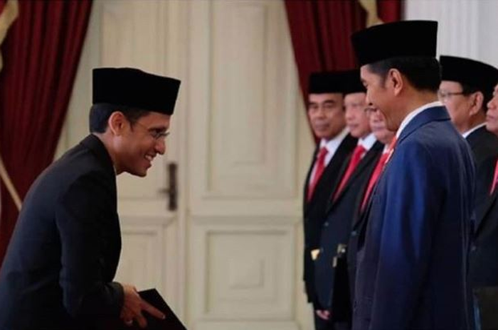 Nadiem Makarim saat menerima Keppres dari Presiden Joko Widodo di Istana Negara, Rabu (23/10/2019).