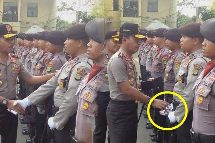 Jenderal Polisi Berkumis Tipis Ini Jadi Kapolri, Dulu Viral Kasih Uang ke Anggotanya untuk Beli Seragam Baru! 