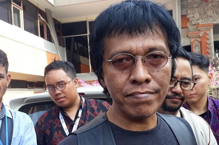 Politisi PDIP, Adian Napitupulu kolaps karena serangan jantung saat dalam penerbangan ke Palangkaraya.