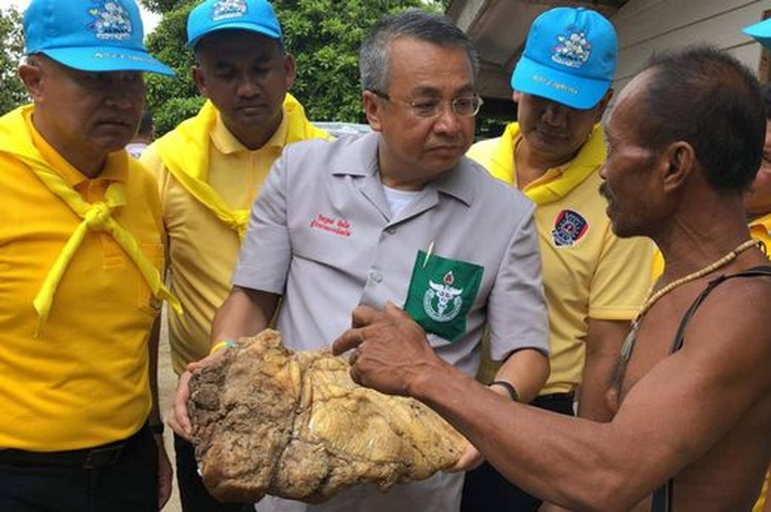Nelayan temukan kotoran termahal di dunia seharga Rp4,5 juta.