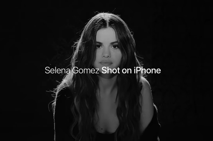 Selena Gomez dalam video klip lagu Lose You To Love Me 