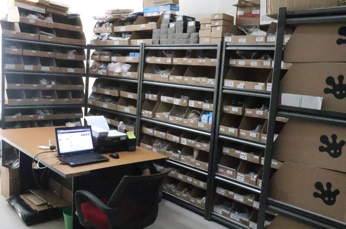 Administrasi di gudang mikro Crewdible