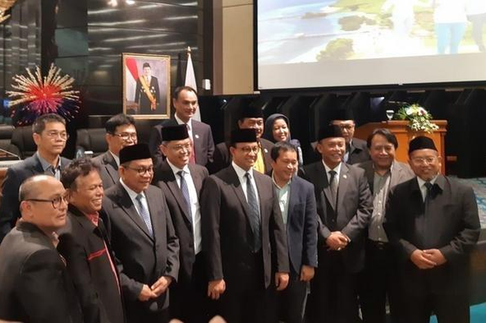 Sempat Heboh Masalah Anggaran Lem Aibon, Kini DPRD DKI Pertanyakan Anggaran Cap Capai Rp 556 Juta Untuk Satu RW!