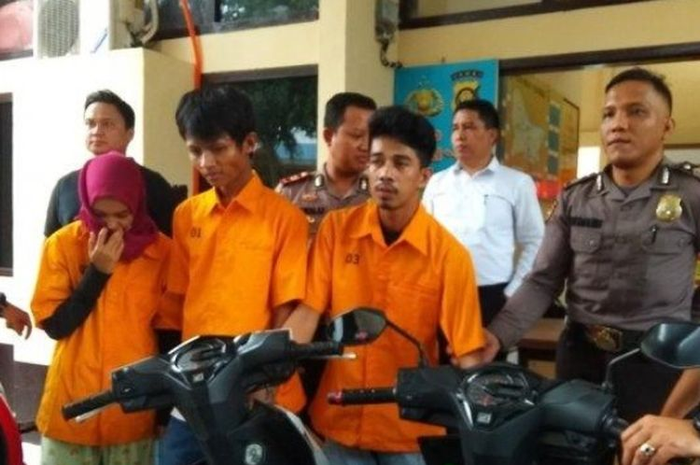 Unit reskrim Polsek Telanaipura mengamankan sepasangan kekasih dan satu orang pria yang kerap melakukan pencurian di kampus. 