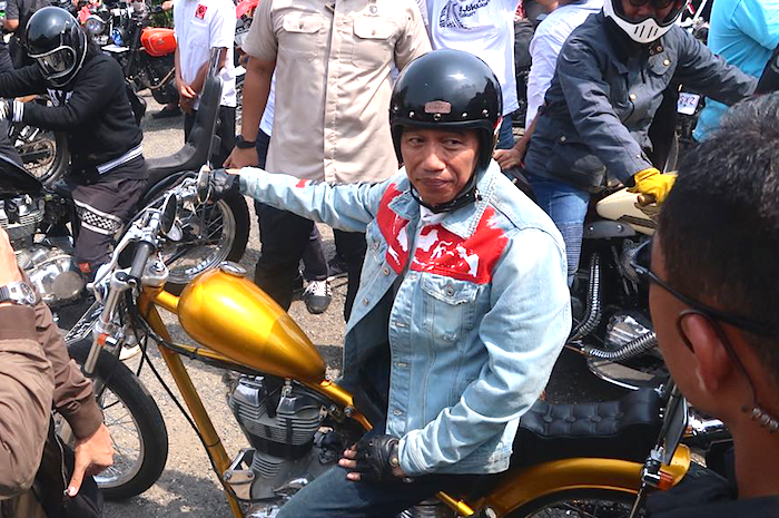 Jaket denim Pak Jokowi Presiden Indonesia bikinan Never too Lavish