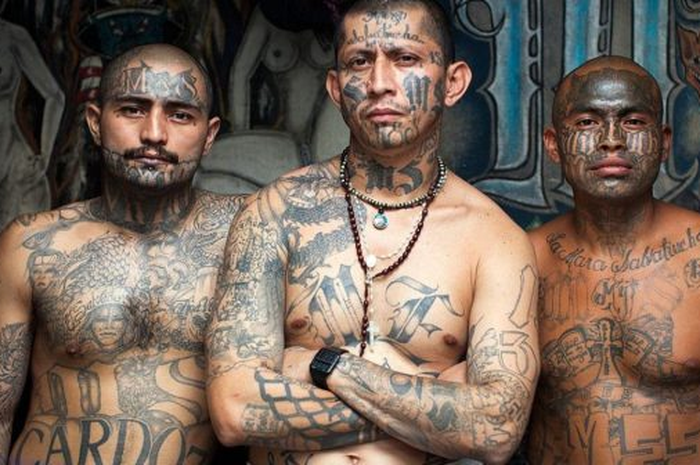 Pembunuhan itu adalah pekerjaan La Mara Salvatrucha: geng jalanan kejam yang dikenal MS-13 dengan sejarah panjang tentang satanisme.