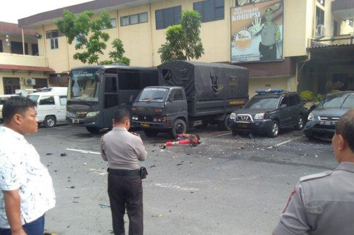 Pasca terjadinya ledakan bom di Mapolrestabes Medan,  suasana masih mencekam.