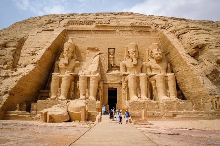 Ramses II juga membangun kota kedua yang didedikasikan untuk pelindung pribadinya, Atum.
