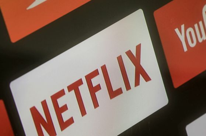Layanan streaming Netflix dan Youtube