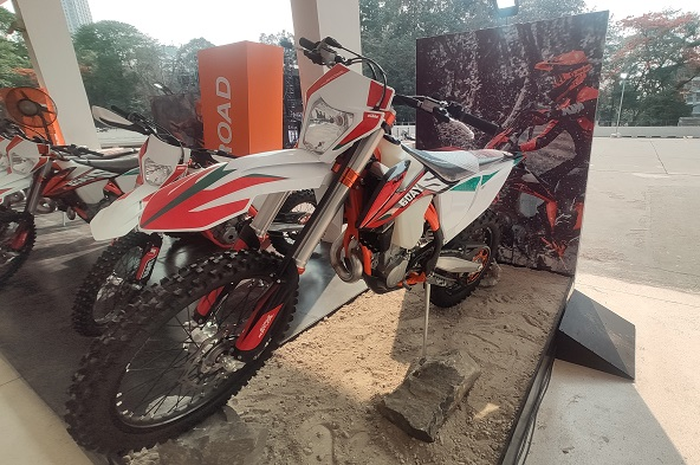 KTM Indonesia kasih diskon besar di IIMS Motobike 2019.