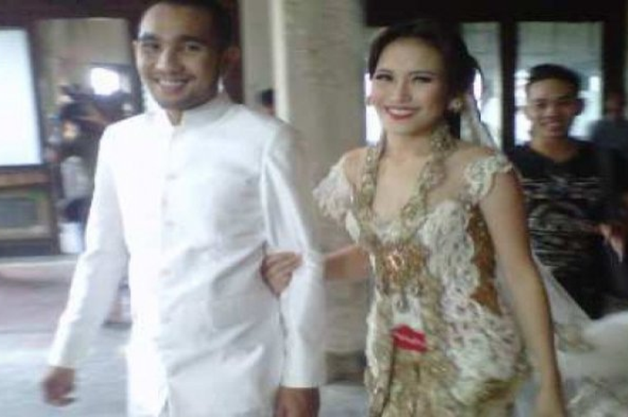 Foto pernikahan Ayu Ting Ting dan Enji Baskoro.