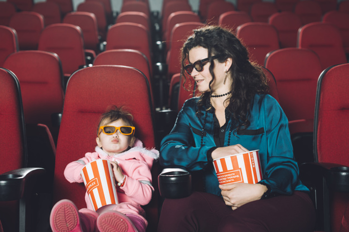 Ini yang harus diperhatikan ketika mengajak Si Kecil ke bioskop