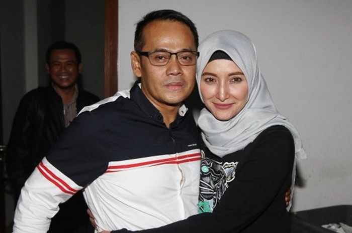 Inneke Koesherawati dan suami