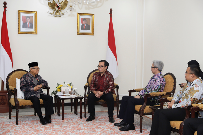 Fajrin Rasyid, pendiri BukaLapak berdiskusi dengan KH. Ma'ruf Amin, Wapres Republik Indonesia.