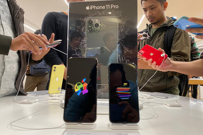 iPhone 11 Pro dan iPhone 11.