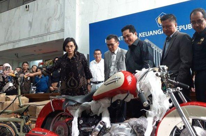 Presiden Jokowi mendukung langkah Menteri BUMN Erick Thohir untuk memberhentikan Direktur Utama (Dirut) Garuda Ari Ashkara.
