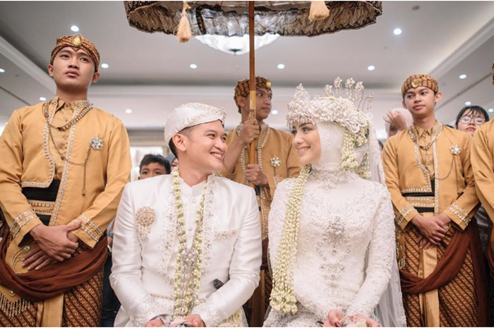 Bertabur Hiasan Bunga Mahal yang Berlimpah, Intip Persiapan Resepsi Pernikahan Citra Kirana dan Rezky Aditya
