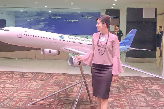 Mantan Pramugari Garuda Indonesia, Henny Dwisetya