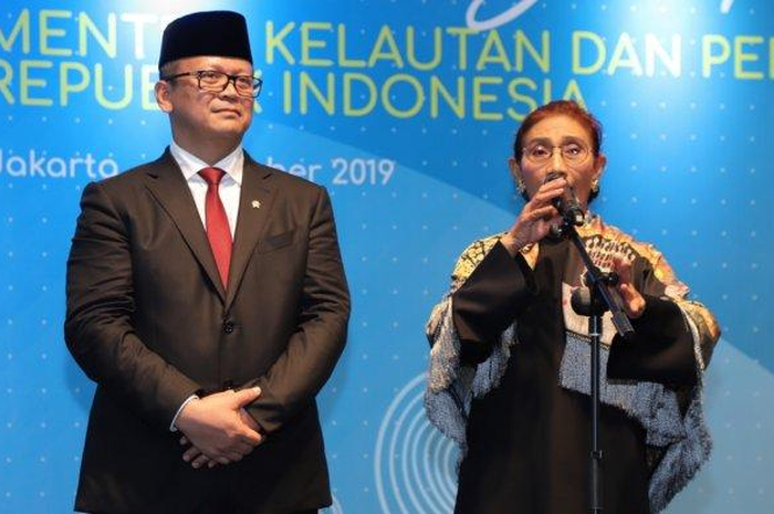 Menteri Kelautan dan Perikanan Edhy Prabowo saat sertijab dengan Susi Pudjiastuti di Kementerian KP, Jakarta, Rabu (23/10/2019).