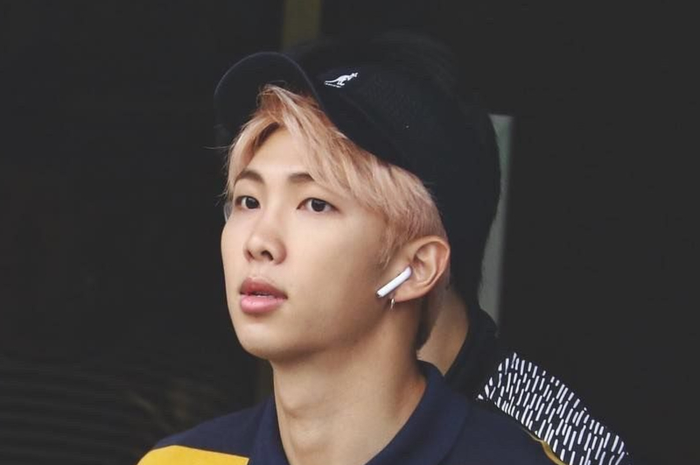 Namjoon dan AirPods