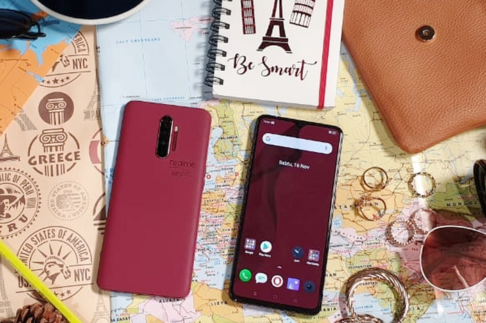 Tampilan belakang dan depan realme X2 Pro Master Edition