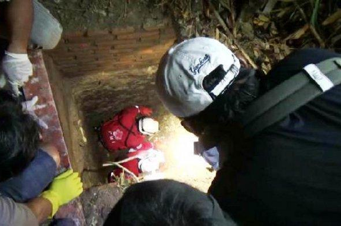 Polisi memperkirakan kerangka yang belum diketahui jenis kelaminnya ini sudah meninggal beberapa tahun yang lalu.