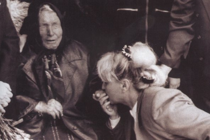 Baba Vanga, cenayang buta yang ramalannya tak pernah meleset, menyebut akan datang gempa dan tsunami besar melanda benua Asia