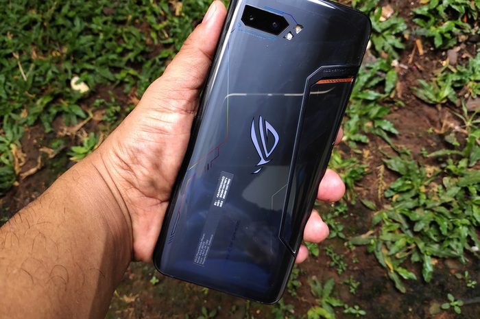 Asus ROG Phone 2 tamak belakang tanpa case bawaan