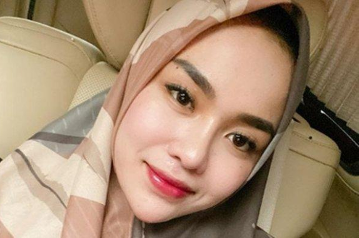 Medina Zein positif gunakan narkoba berjenis amfetamin dengan melalui tes urine. Padahal dia masih memiliki bayi yang berusia tiga bulan.