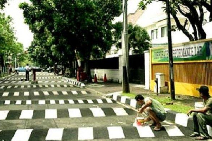 Pembuatan polisi tidur, selain untuk keamanan juga harus perhatikan kenyamanan.