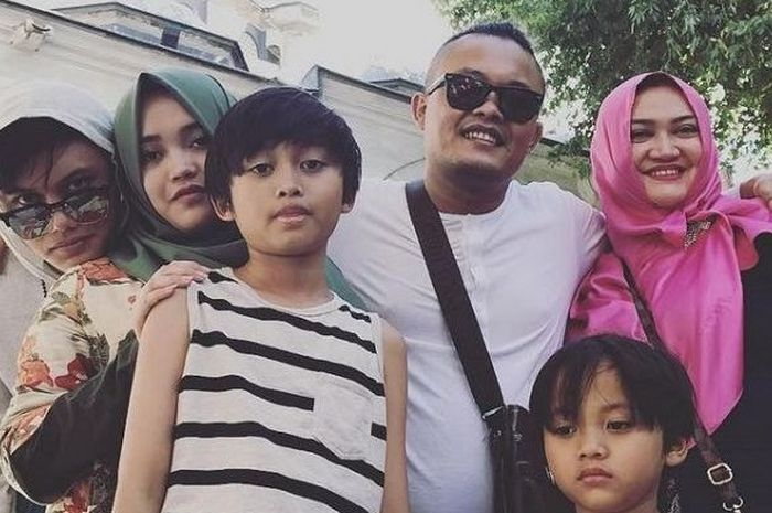 Walau Sudah Dilupakan dan Sekarang Ditinggal Pergi, Sule Kepergok Masih Pajang Foto Lina di Rumahnya