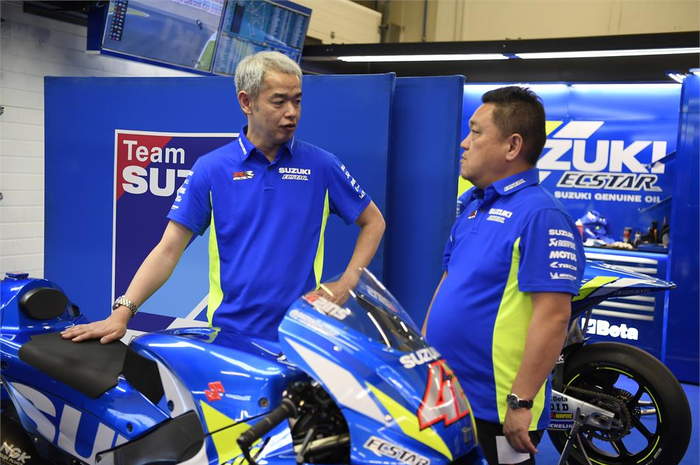 Bos tim Suzuki MotoGP, Shinichi Sahara selaku Suzuki MotoGP Project Leader (kiri) dan Ken Kawauchi (Technical Manager) optimistis pembalapnya bisa acak-acak MotoGP musim ini