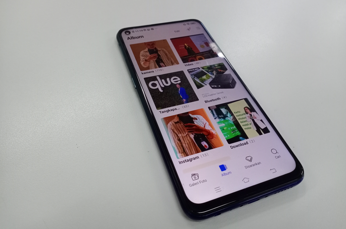 Ilustrasi galeri pada smartphone