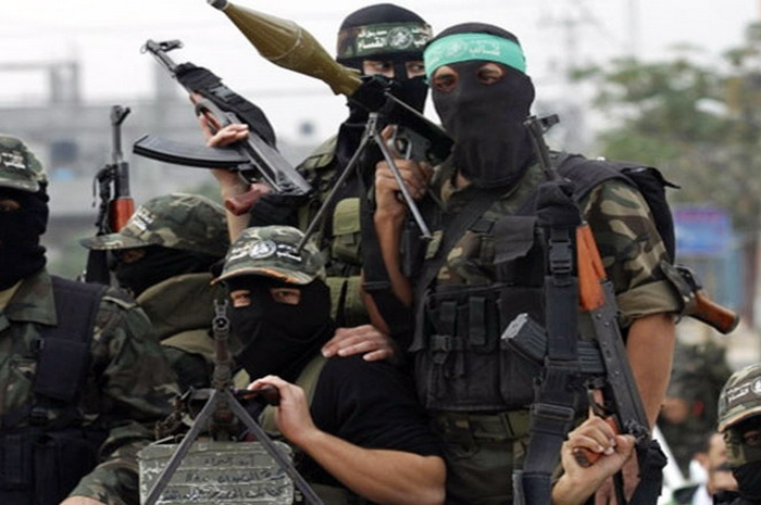 Perpecahan antara rakyat dan pemerintah Lebanon pun terjadi, rakyat justru melakukan aksi massa untuk menekan pemerintah.