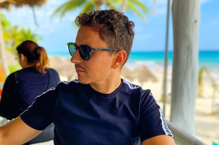 Jorge Lorenzo kegirangan saat jajal nyetir bajaj asal Thailand, TukTuk.