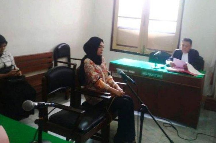 Febi Nur Amelia (29) warga Komplek Menteng Indah, menjalani sidang kasus pencemaan nama baik di Pengadilan Negeri Medan, Selasa(7/1/2020).