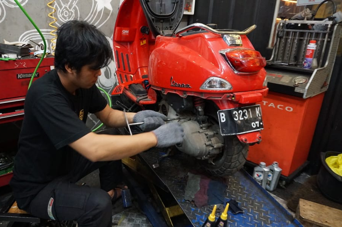 Ilustrasi pembersihan CVT Vespa