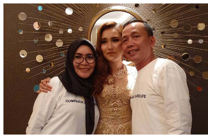 Ayu Ting Ting dan kedua orang tuanya
