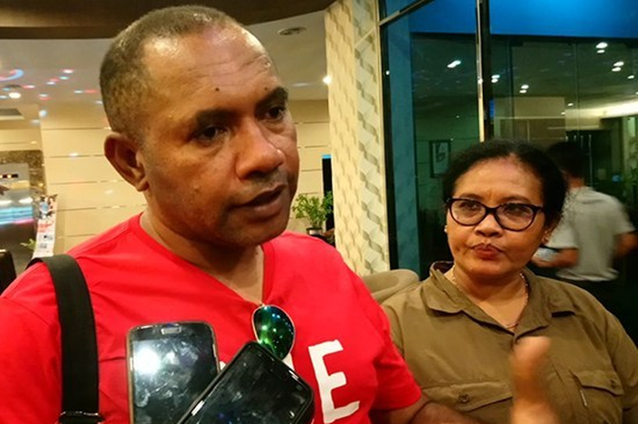 Bupati Boven Digoel Benediktus Tambonop