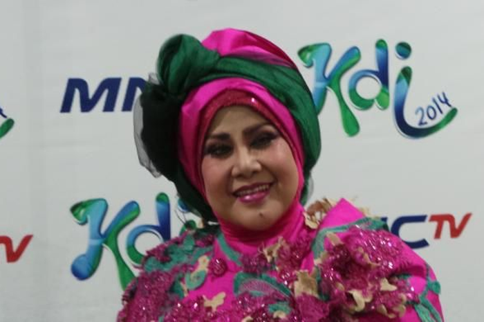 Elvy Sukaesih terkonfirmasi positif Covid-19, Sang putri beberkan kondisi terkini sang ibunda usai jalani perawatan