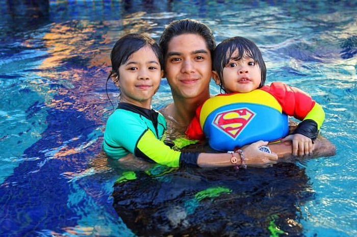 Al Ghazali dan kedua adik tirinya