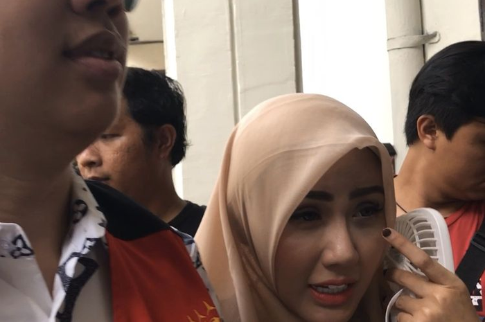 "Meski jarang, beberapa penyakit berat bisa ditandai oleh memar dan bercak biru. Kalau itu terjadi, tentu saja pasien memerlukan penanganan lebih lanjut."
