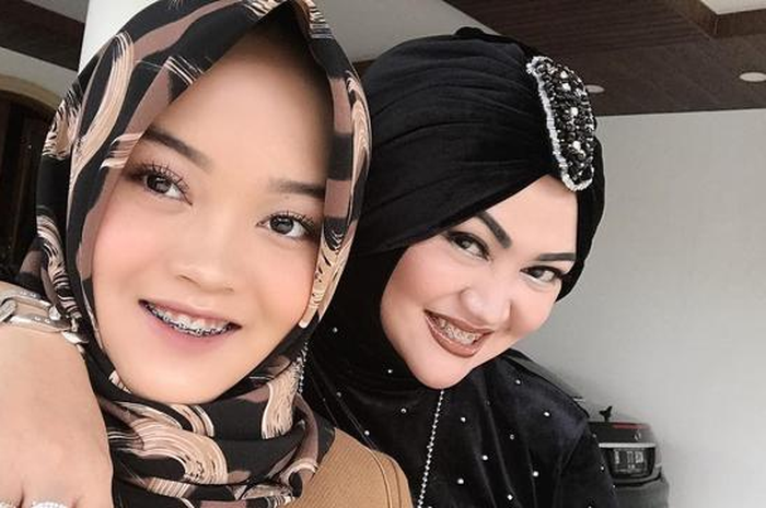 Putri Delina dan Lina 