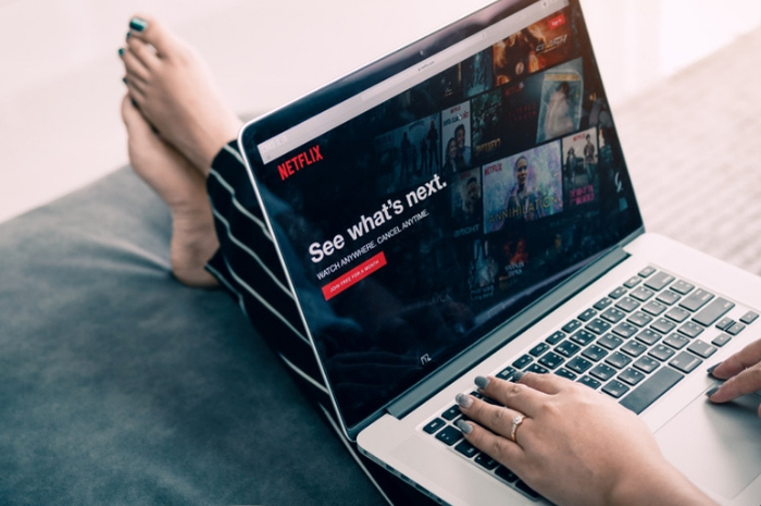 Ilustrasi menonton Netflix